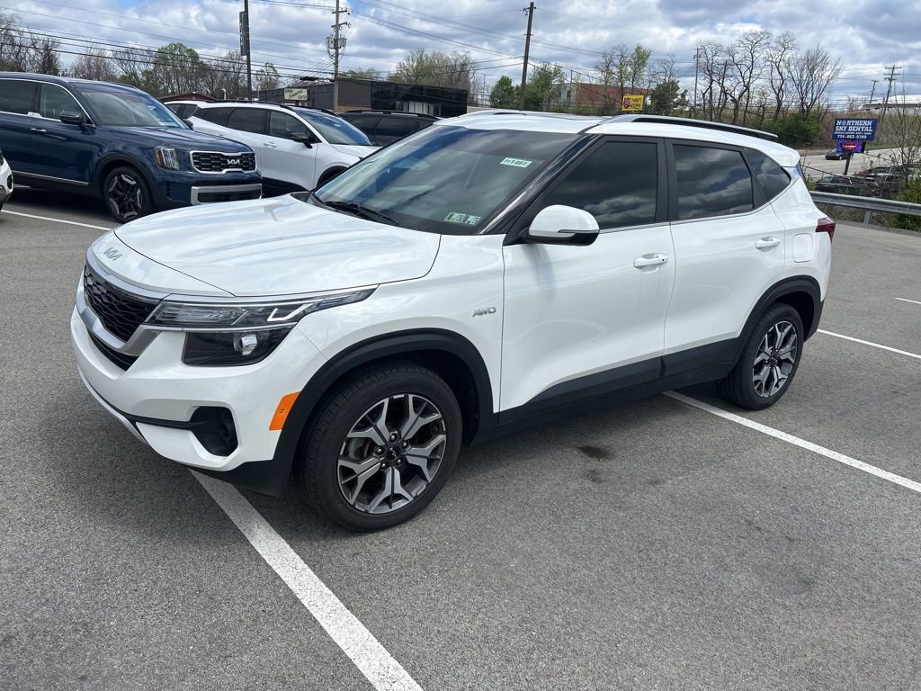 Certified 2022 Kia Seltos EX image 3