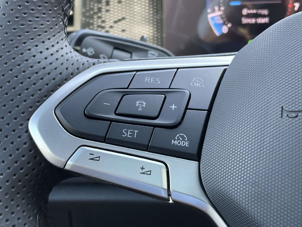 New 2026 Volkswagen Tiguan SE R-Line FWD image 26