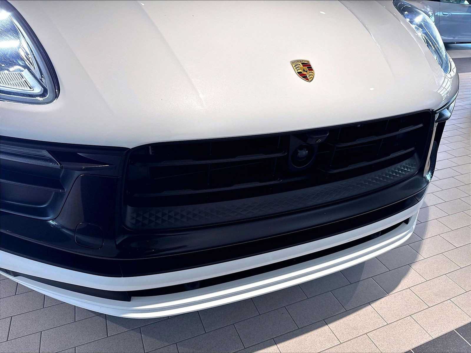 Used 2026 Porsche Macan Turbo AWD/4WD image 33