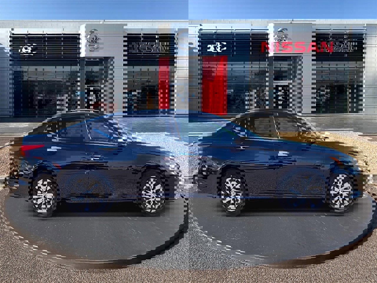 Used 2025 Nissan Altima 2.5 S image 4