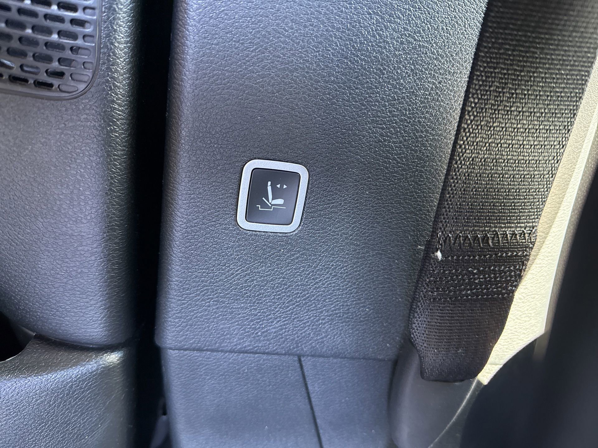 Used 2025 Chrysler Pacifica Select image 31