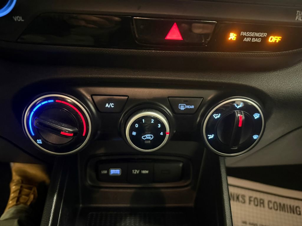 Certified 2022 Hyundai Venue SE w/ Cargo Package FWD image 35