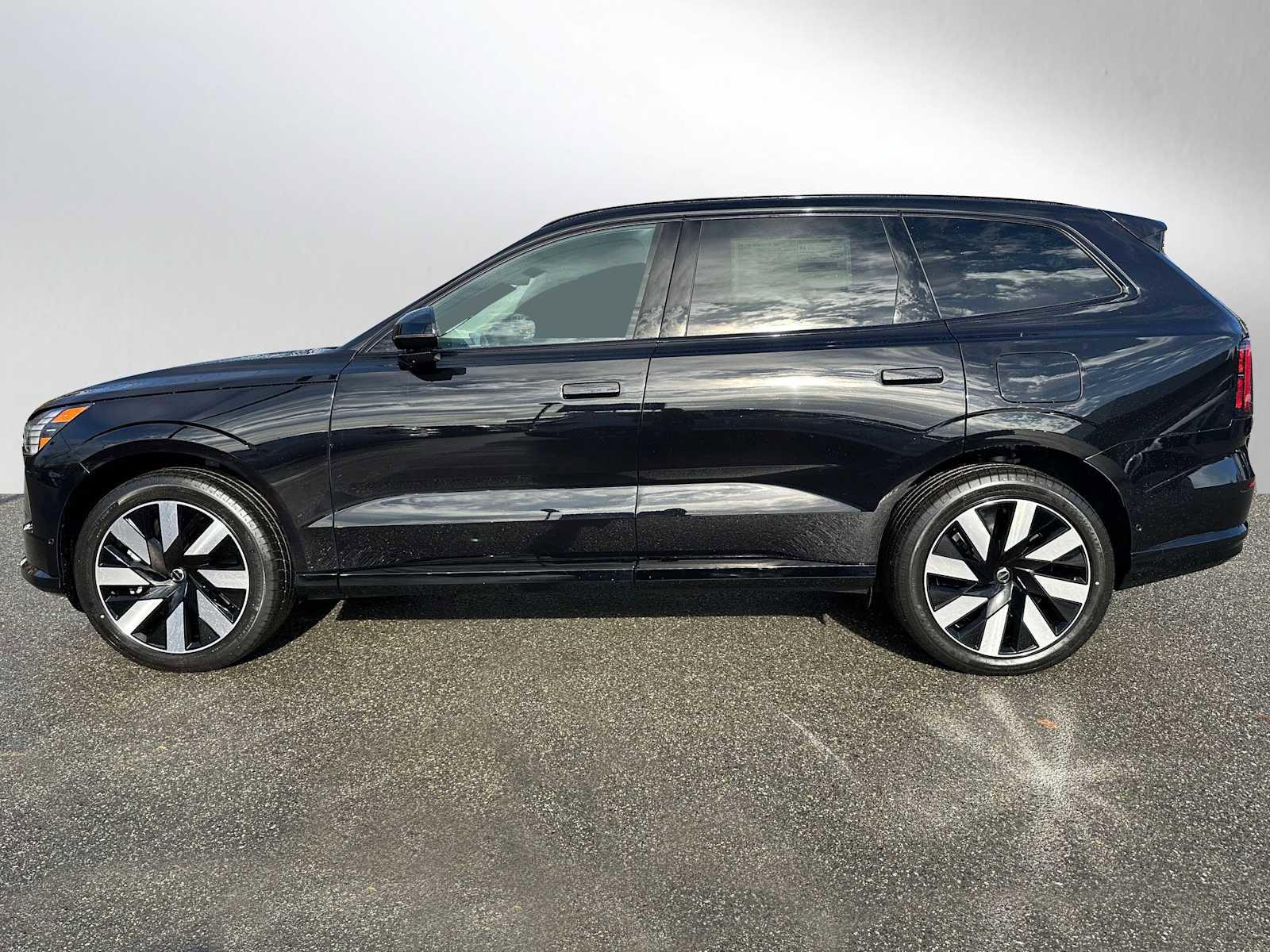 New 2025 Volvo EX90 Plus w/ Protection Package Premier AWD/4WD image 6