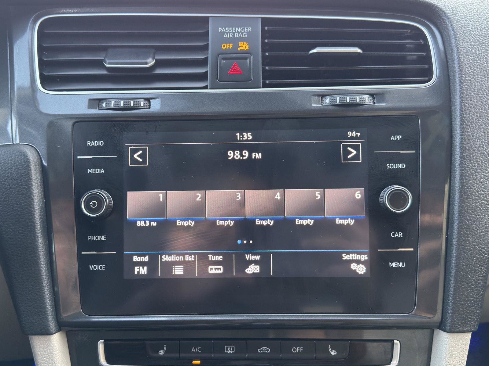 Used 2019 Volkswagen Golf SE FWD image 21