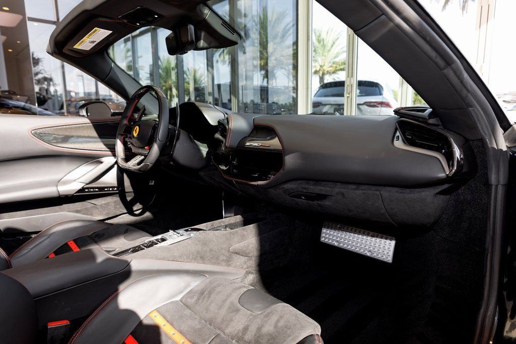 Used 2022 Ferrari SF90 Spider image 39
