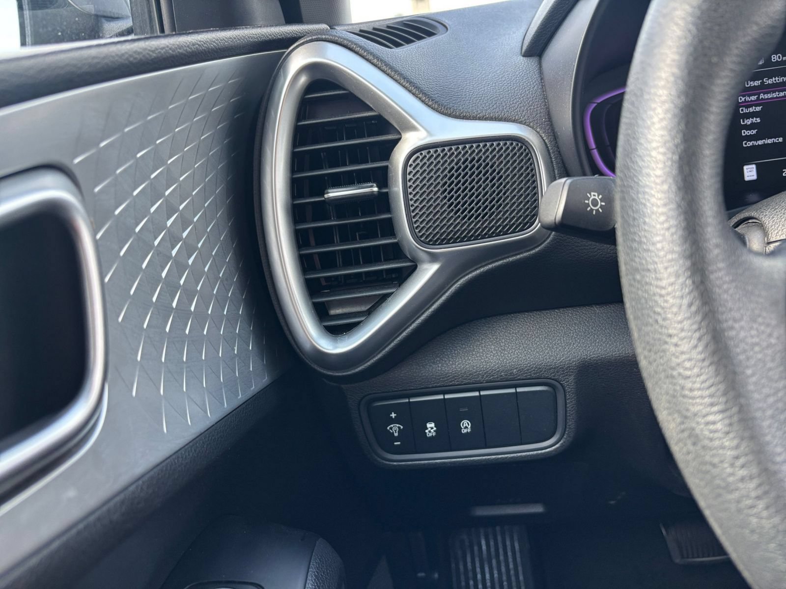 Used 2025 Kia Soul LX w/ LX Technology Package FWD image 27