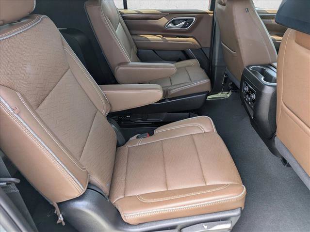 Used 2024 Chevrolet Suburban High Country RWD image 24