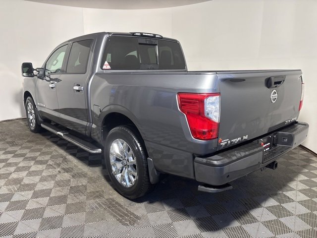 Used 2021 Nissan Titan SV w/ SV Convenience Package image 4