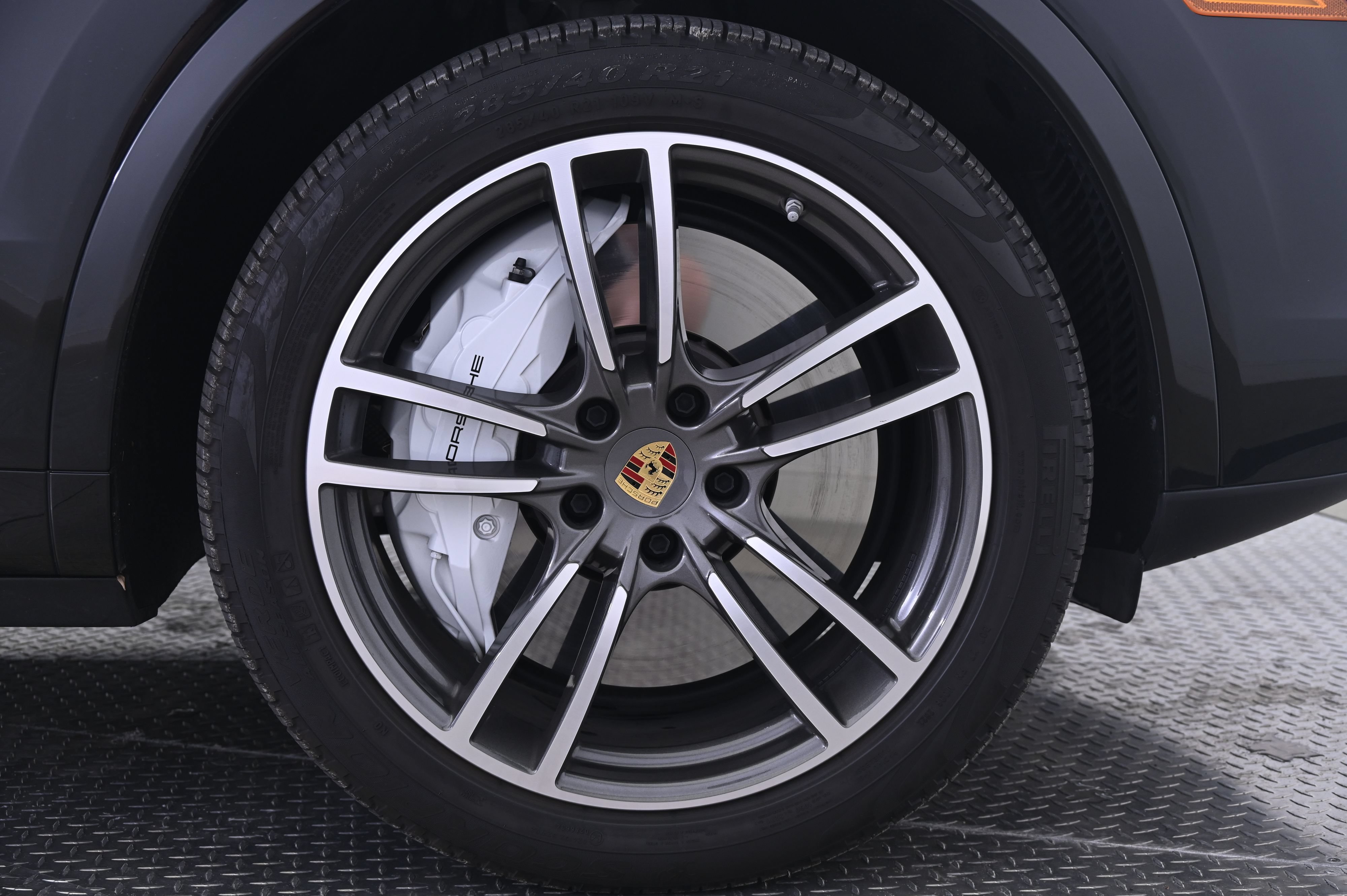 Used 2023 Porsche Cayenne Turbo AWD/4WD image 14