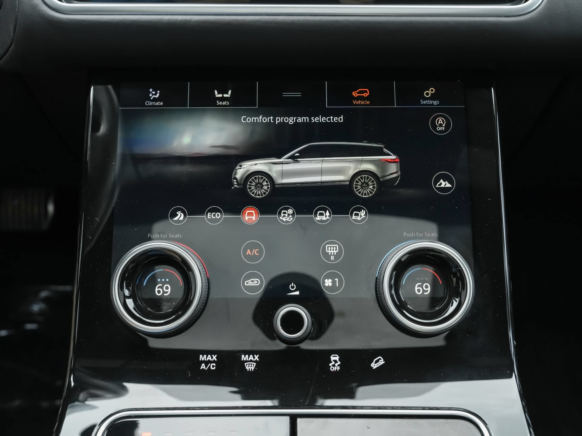 Used 2019 Land Rover Range Rover Velar R-Dynamic SE AWD/4WD image 15