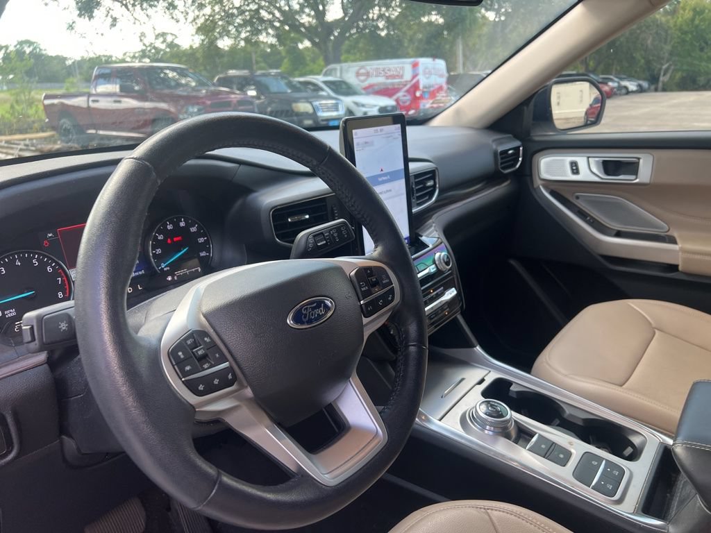 Used 2022 Ford Explorer Limited w/ Limited Technology Package RWD image 9