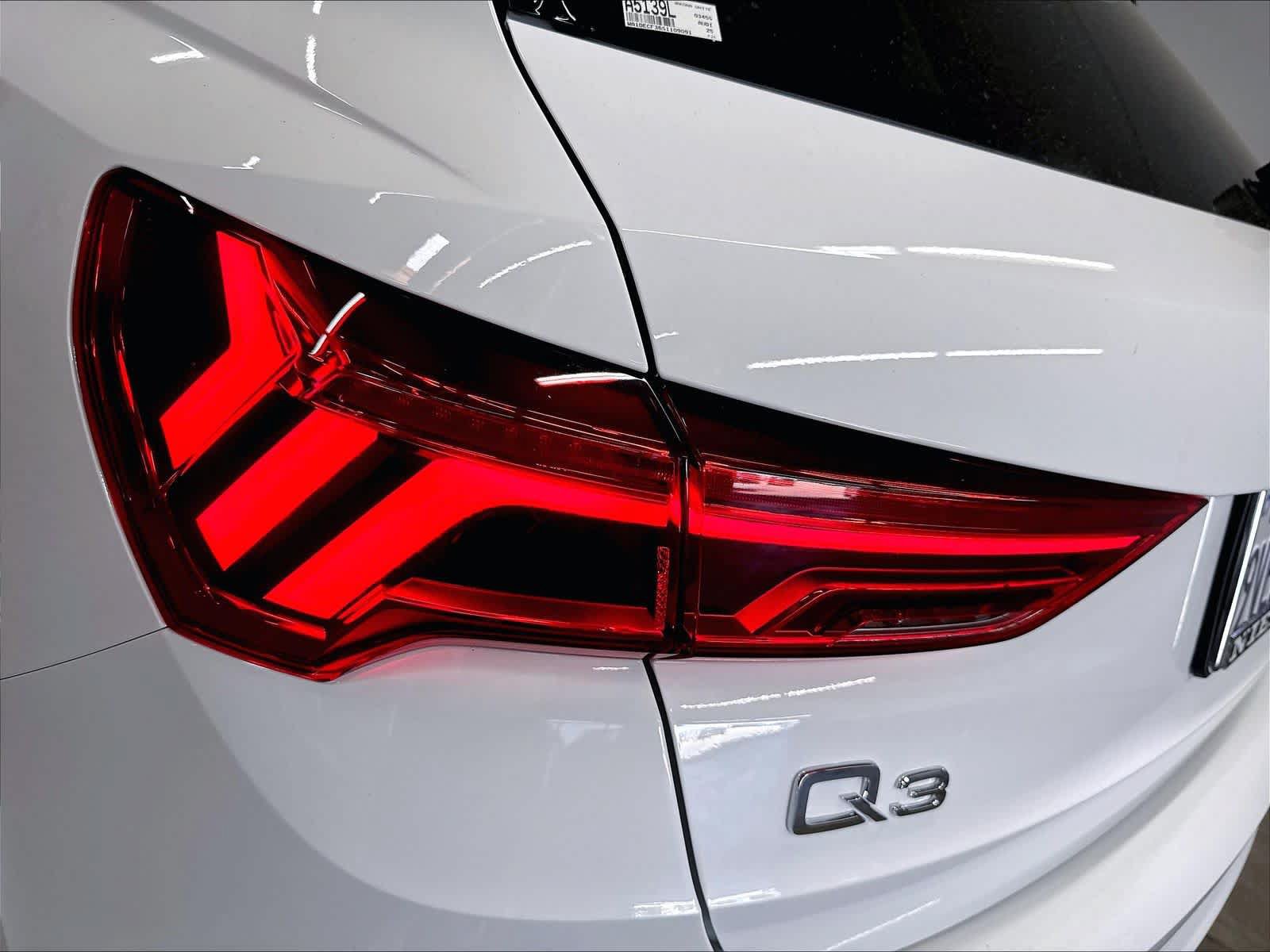 Certified 2025 Audi Q3 2.0T Premium AWD/4WD image 30