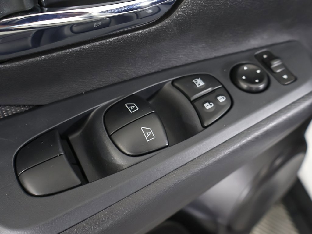 Used 2023 Nissan Kicks SV image 34