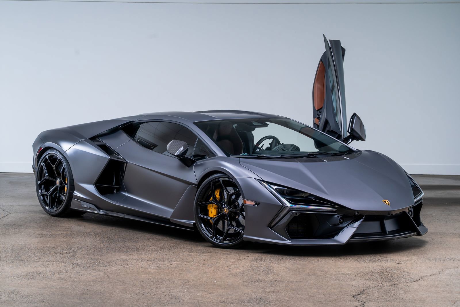 Used 2025 Lamborghini Revuelto AWD/4WD image 44