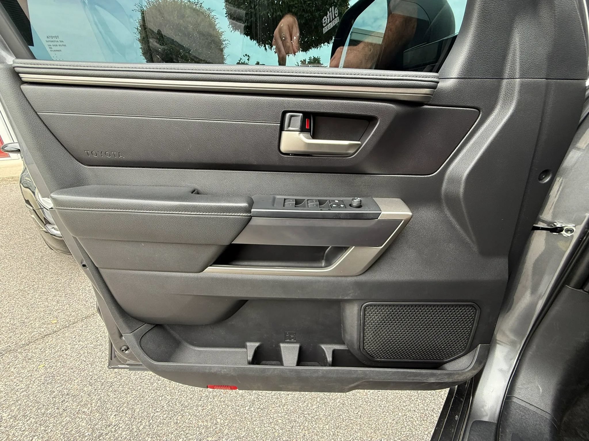 Used 2025 Toyota Tundra SR5 w/ SR5 Convenience Package AWD/4WD image 31