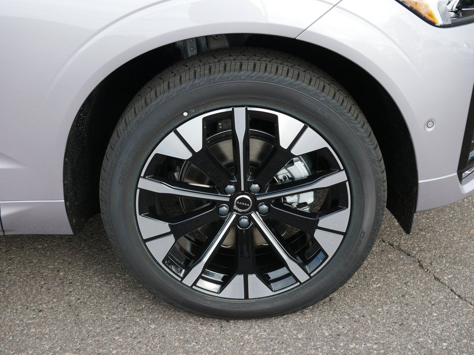 New 2027 Volvo XC60 B5 Plus AWD/4WD image 4
