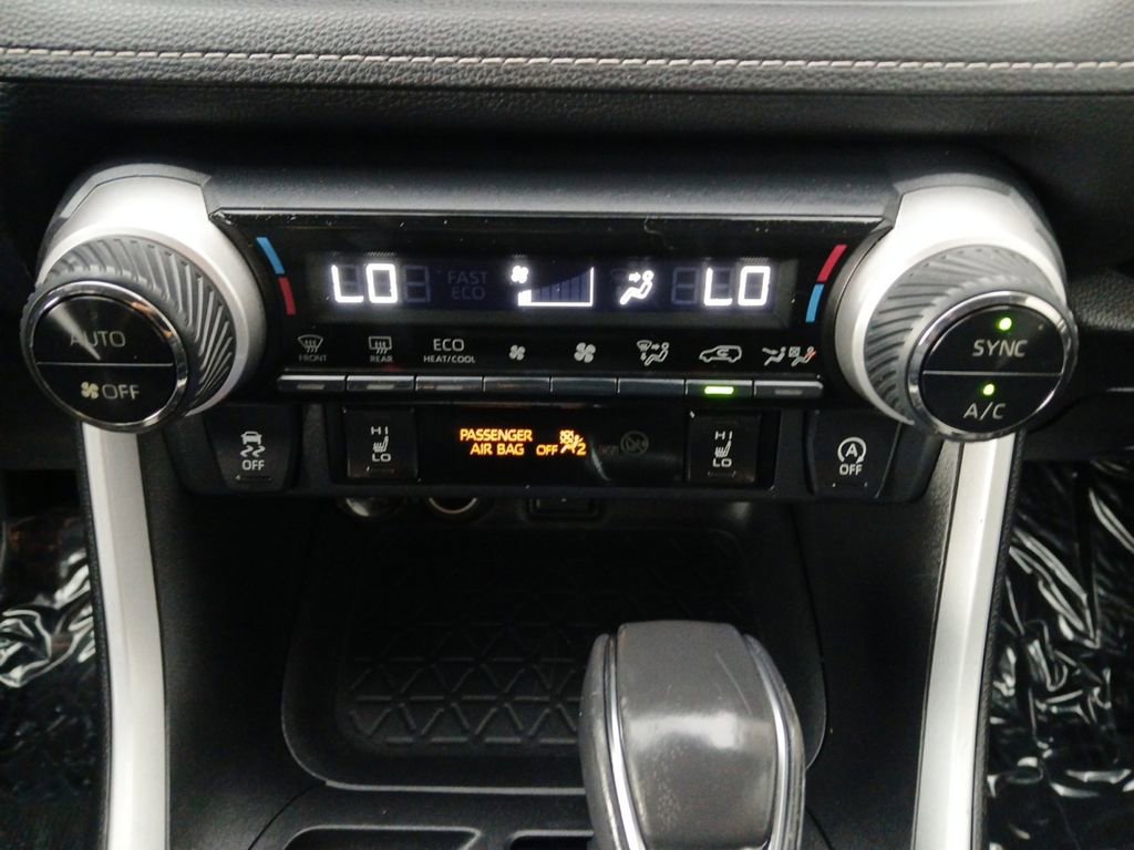 Used 2020 Toyota RAV4 XLE Premium AWD/4WD image 4