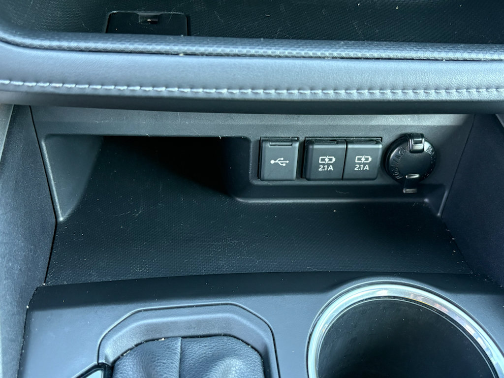 Used 2021 Toyota Highlander XLE FWD image 17