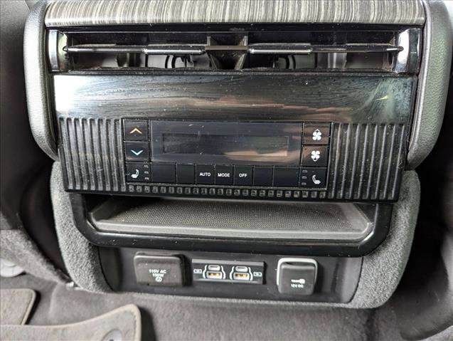 Used 2024 Jeep Wagoneer L Series II w/ Flexible Seating Group image 16