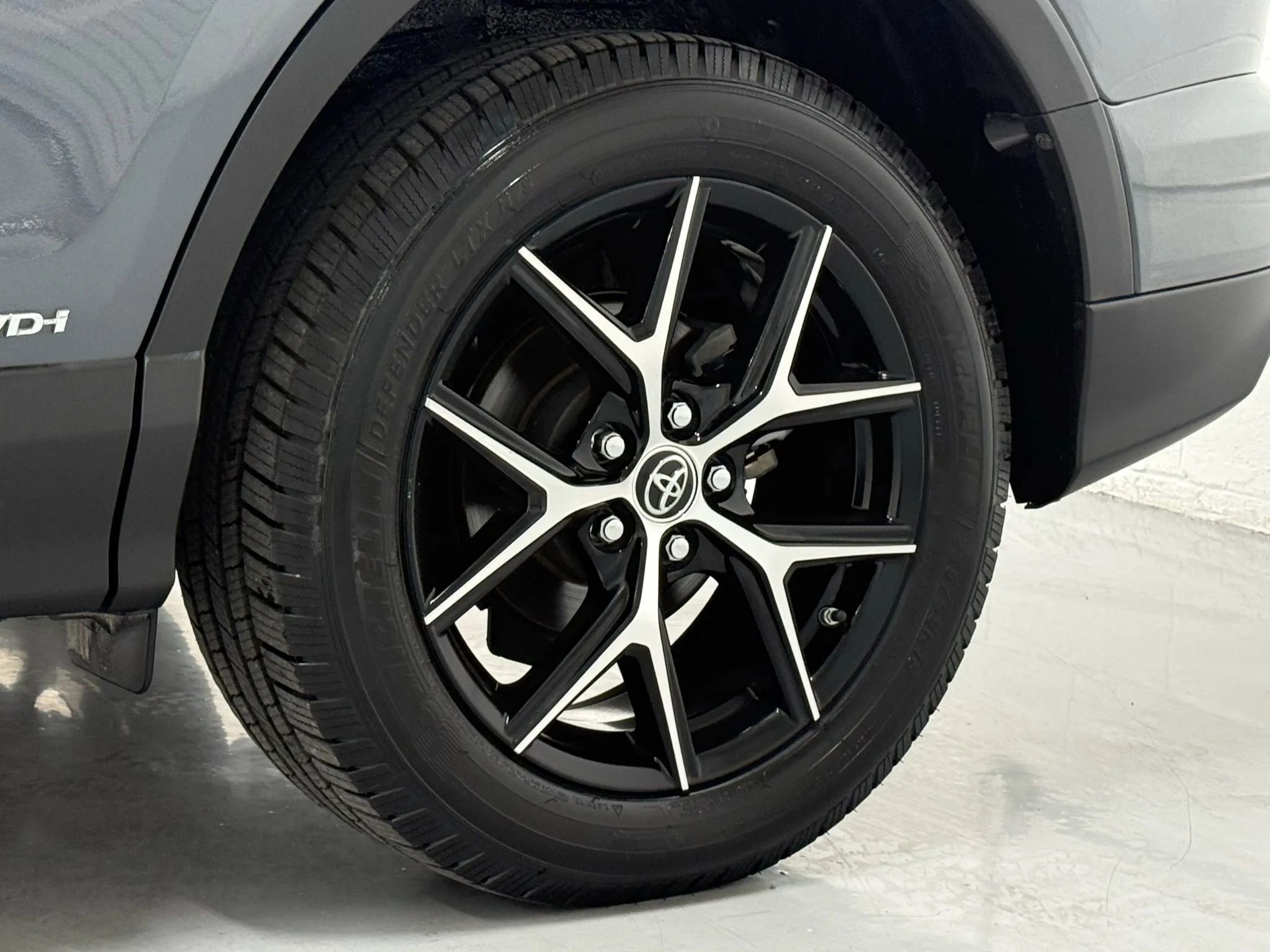 Used 2017 Toyota RAV4 SE w/ Advanced Technology Package image 46