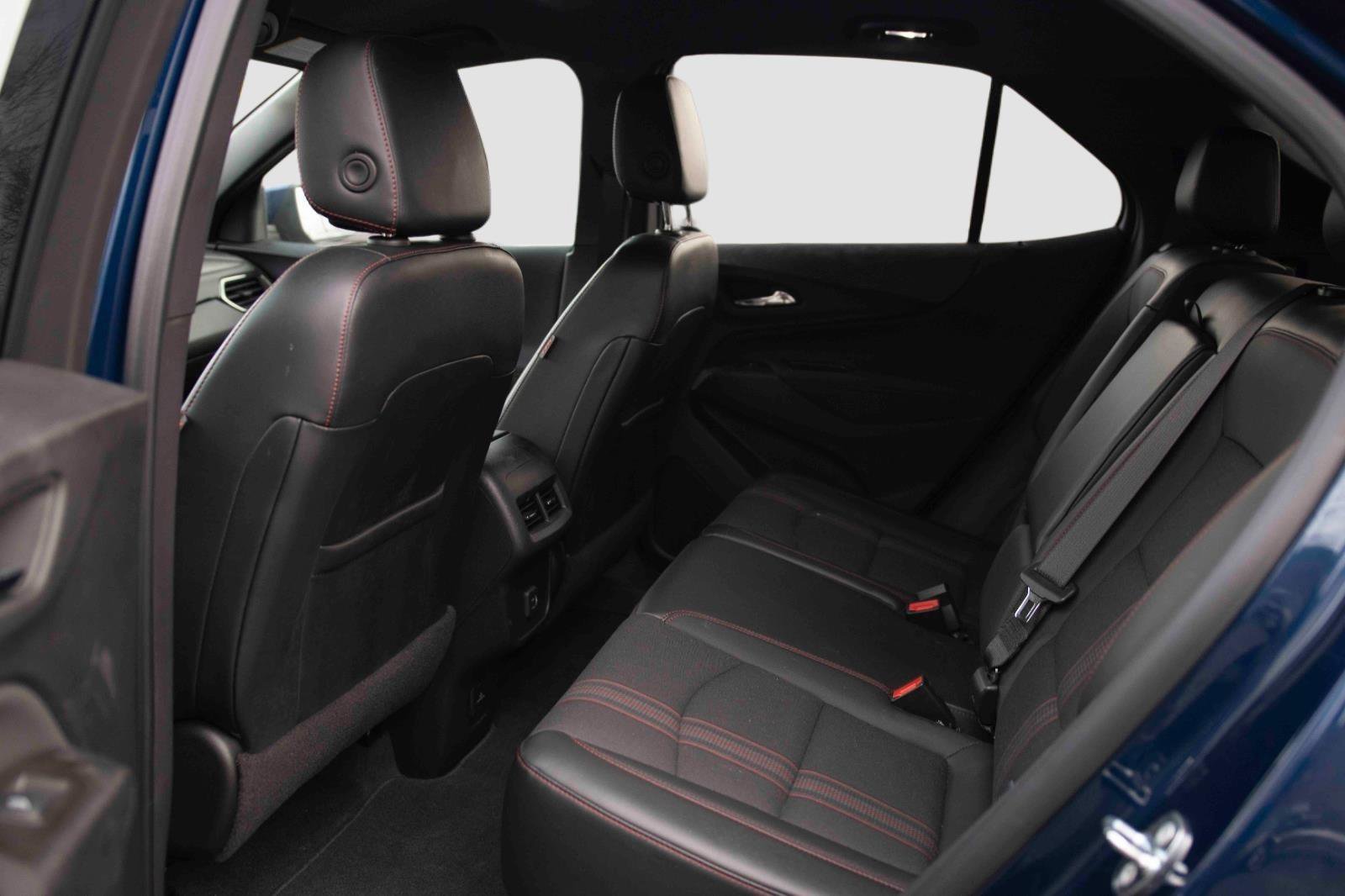 Used 2022 Chevrolet Equinox RS w/ Infotainment Package image 12