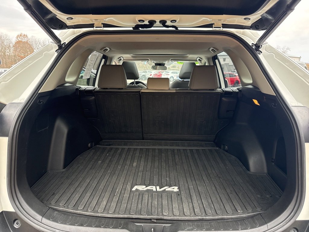 Used 2019 Toyota RAV4 XLE Premium image 35
