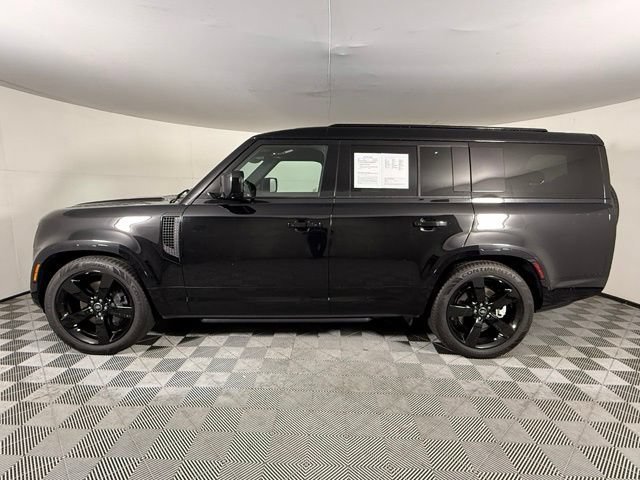 Used 2025 Land Rover Defender 130 X-Dynamic SE AWD/4WD image 3
