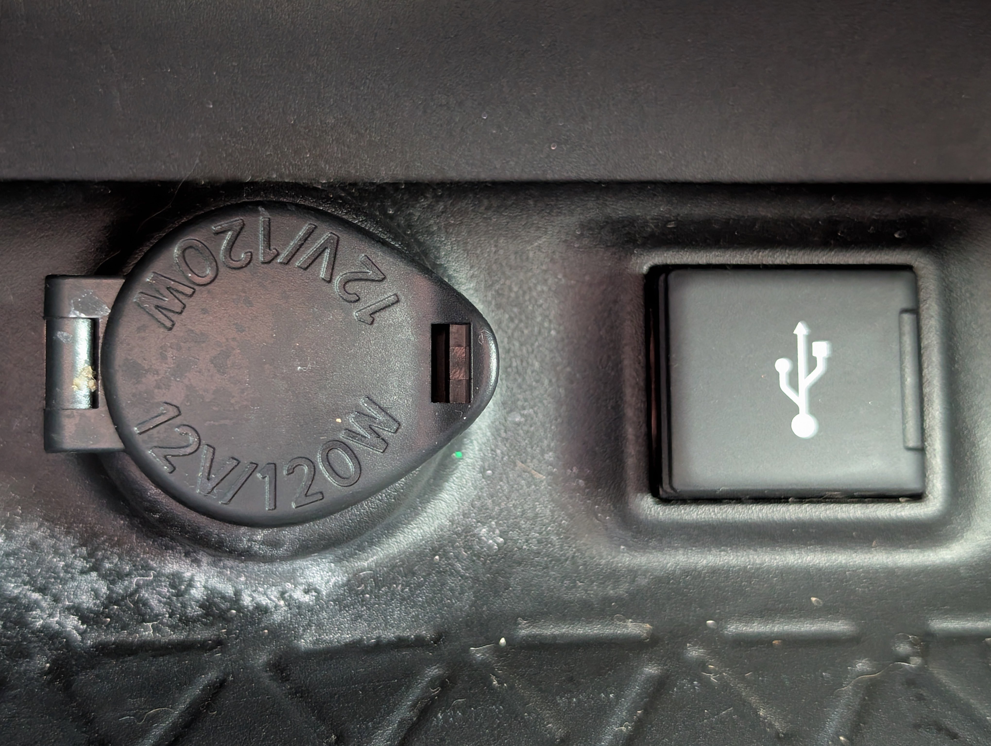 Used 2022 Toyota RAV4 LE image 18