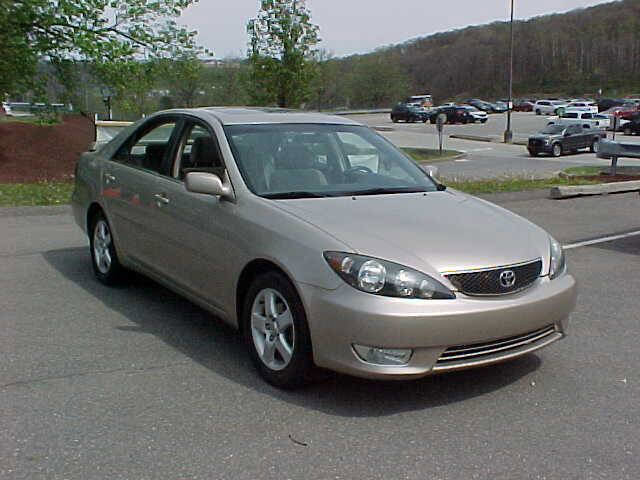 Used 2006 Toyota Camry SE FWD image 2
