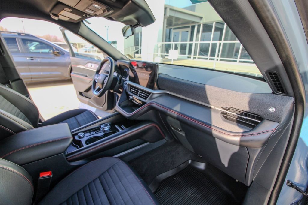 Used 2025 Ford Explorer ST-Line w/ ST-Line Street Pack image 18