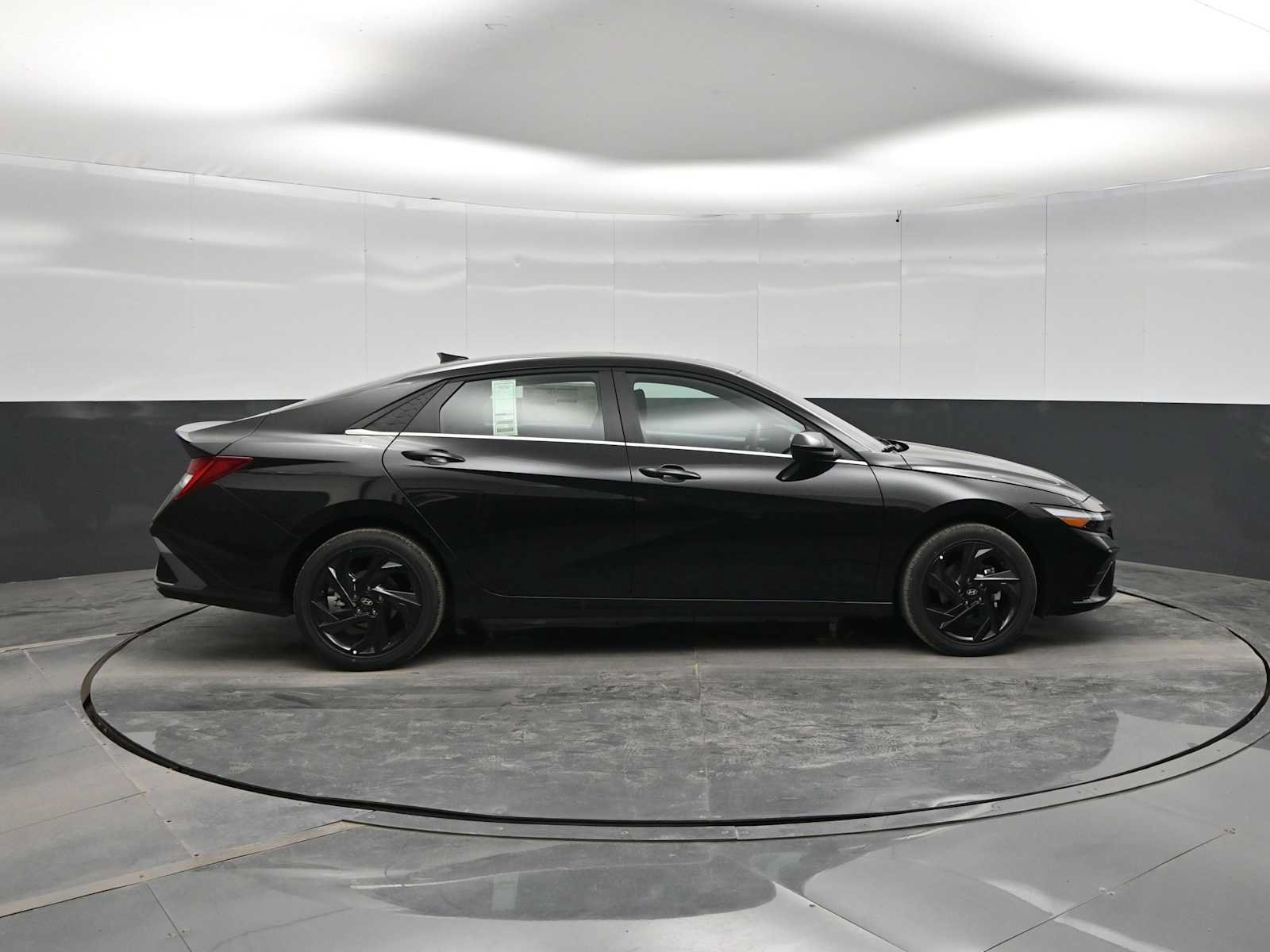 New 2026 Hyundai Elantra SEL Sport FWD image 9