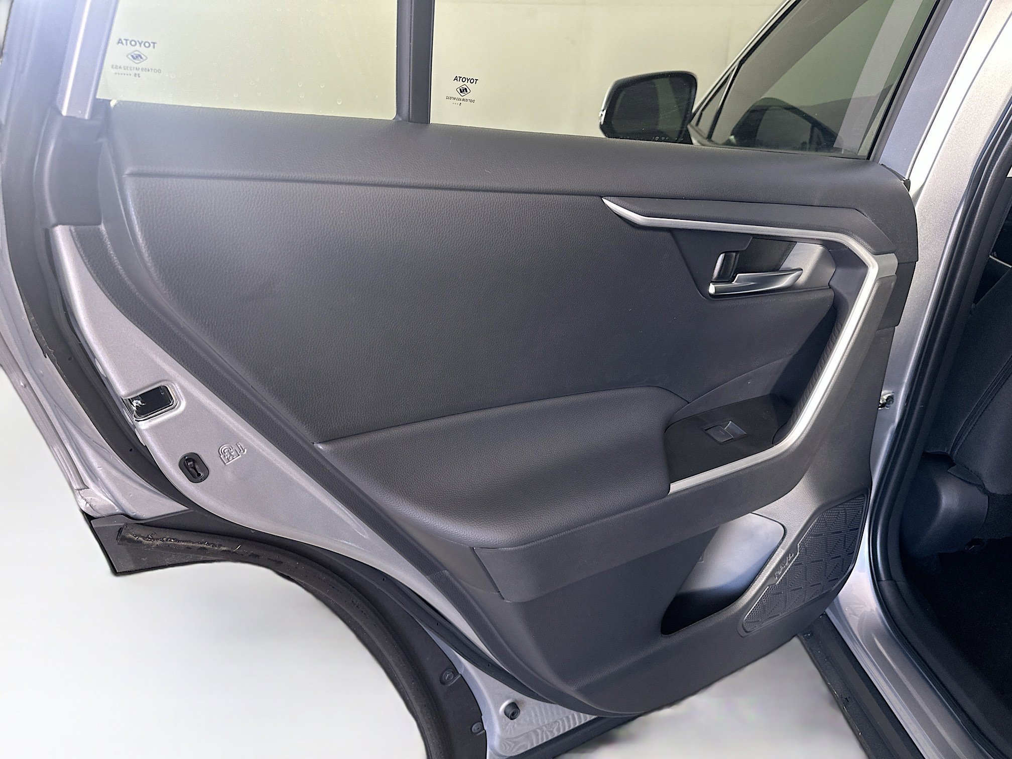 Used 2025 Toyota RAV4 XLE w/ Convenience Package image 26