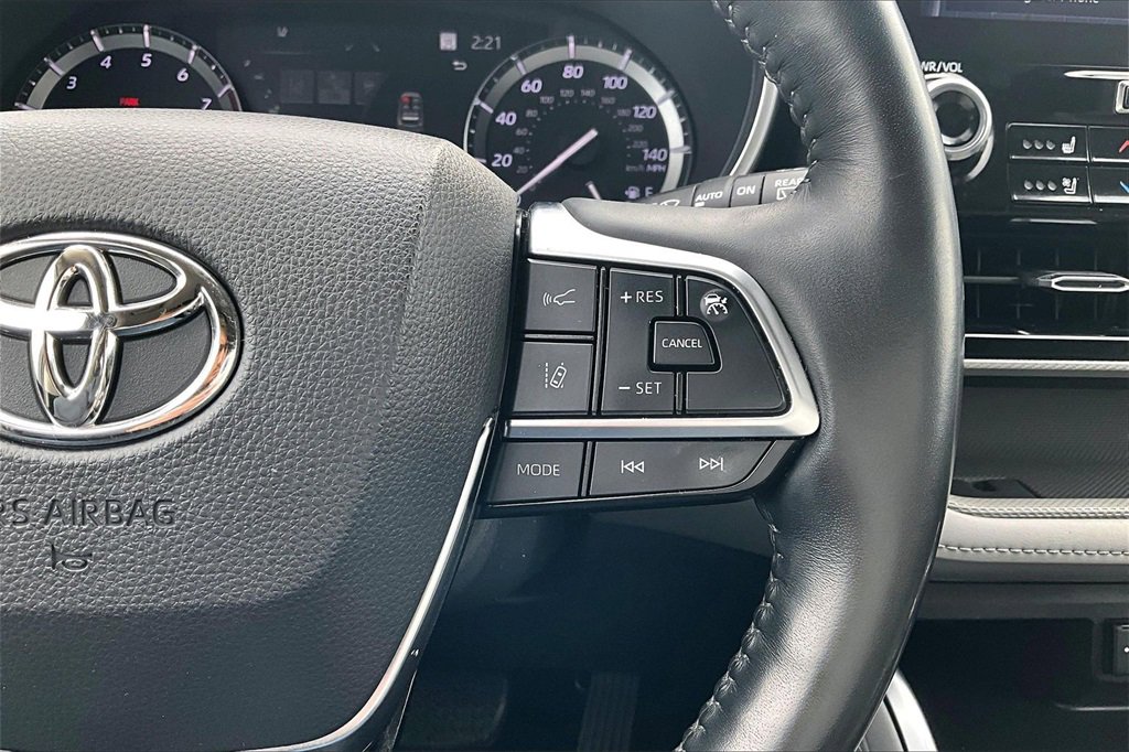 Used 2021 Toyota Highlander Platinum image 19