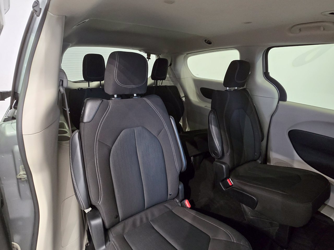 Used 2023 Chrysler Voyager LX FWD image 8