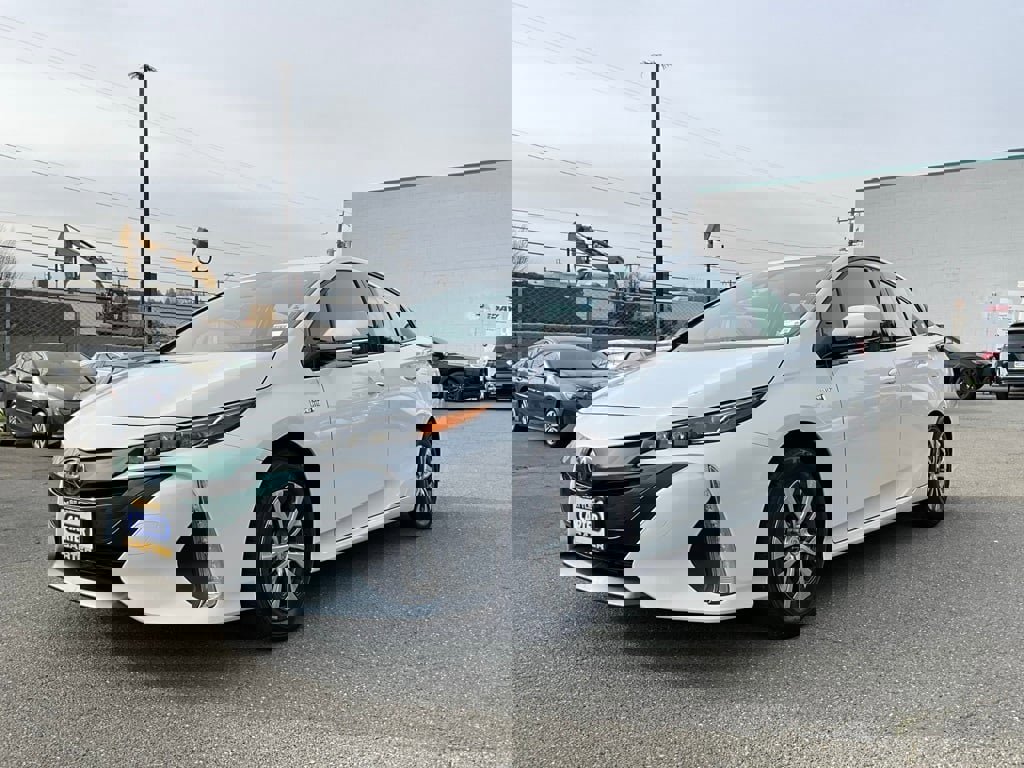 Used 2018 Toyota Prius Prime Plus image 4