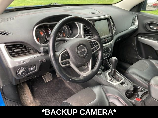 Used 2018 Jeep Cherokee Trailhawk w/ Cold Weather Group AWD/4WD image 6