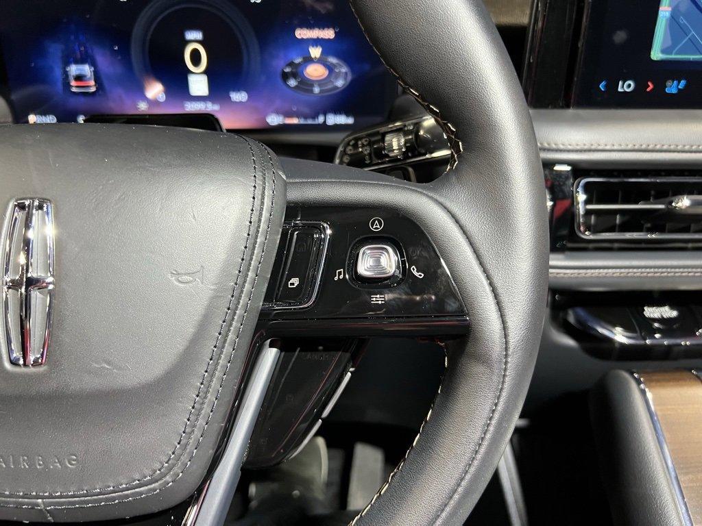 Used 2025 Lincoln Aviator Reserve w/ Illumination Package image 12