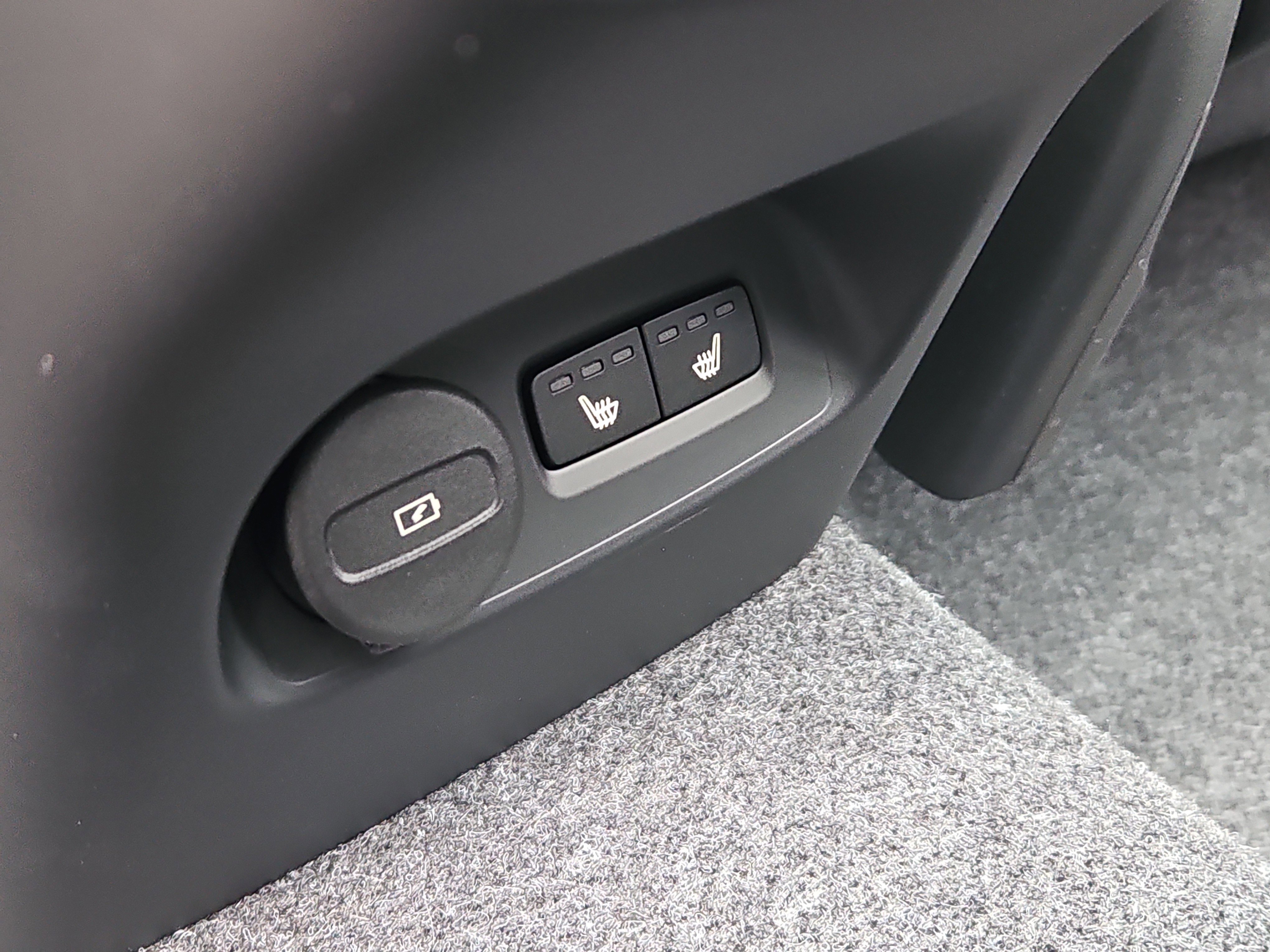 New 2026 Volvo XC40 B5 Core w/ Protection Package Premier image 11