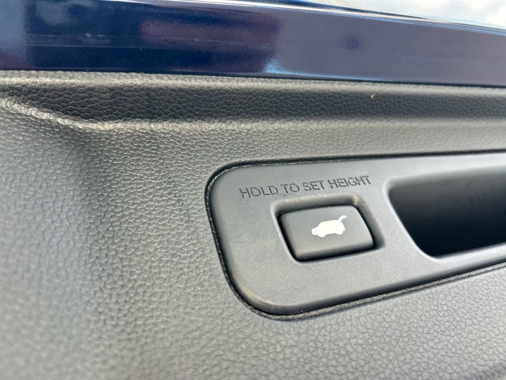 Certified 2025 Honda Pilot Touring image 38