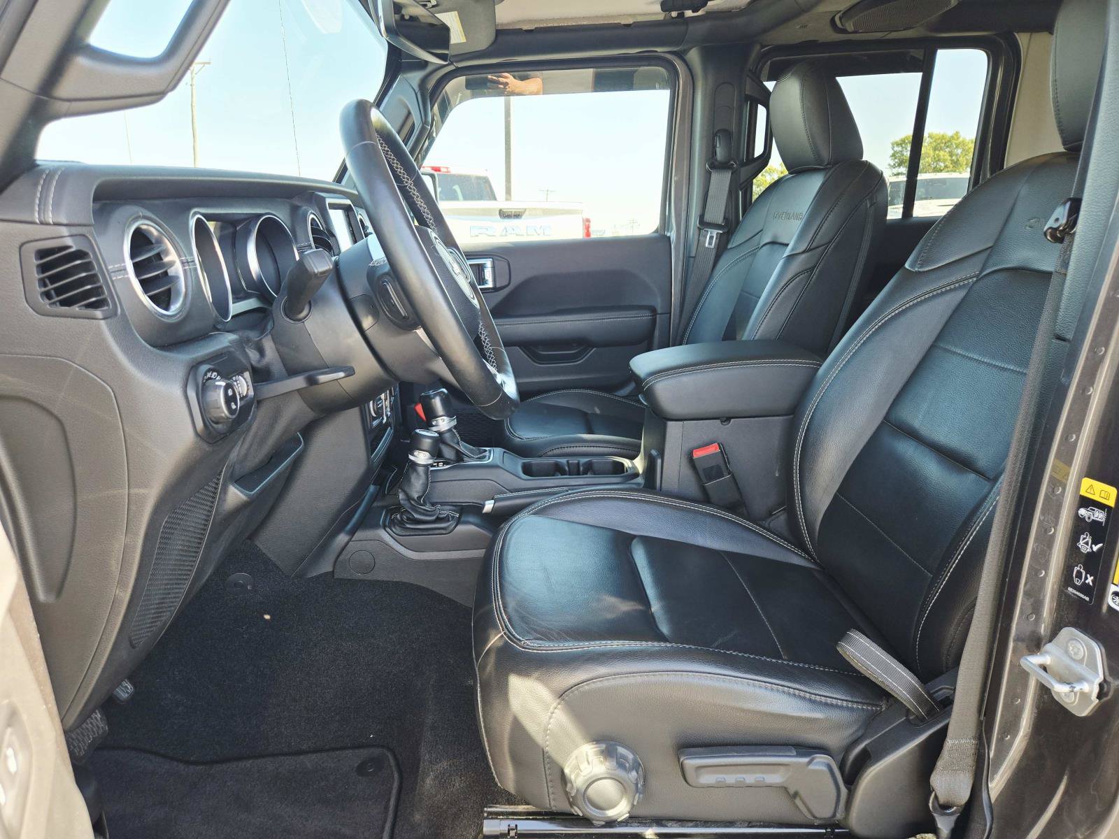 Used 2020 Jeep Gladiator Overland w/ Popular Equipment Package AWD/4WD image 12