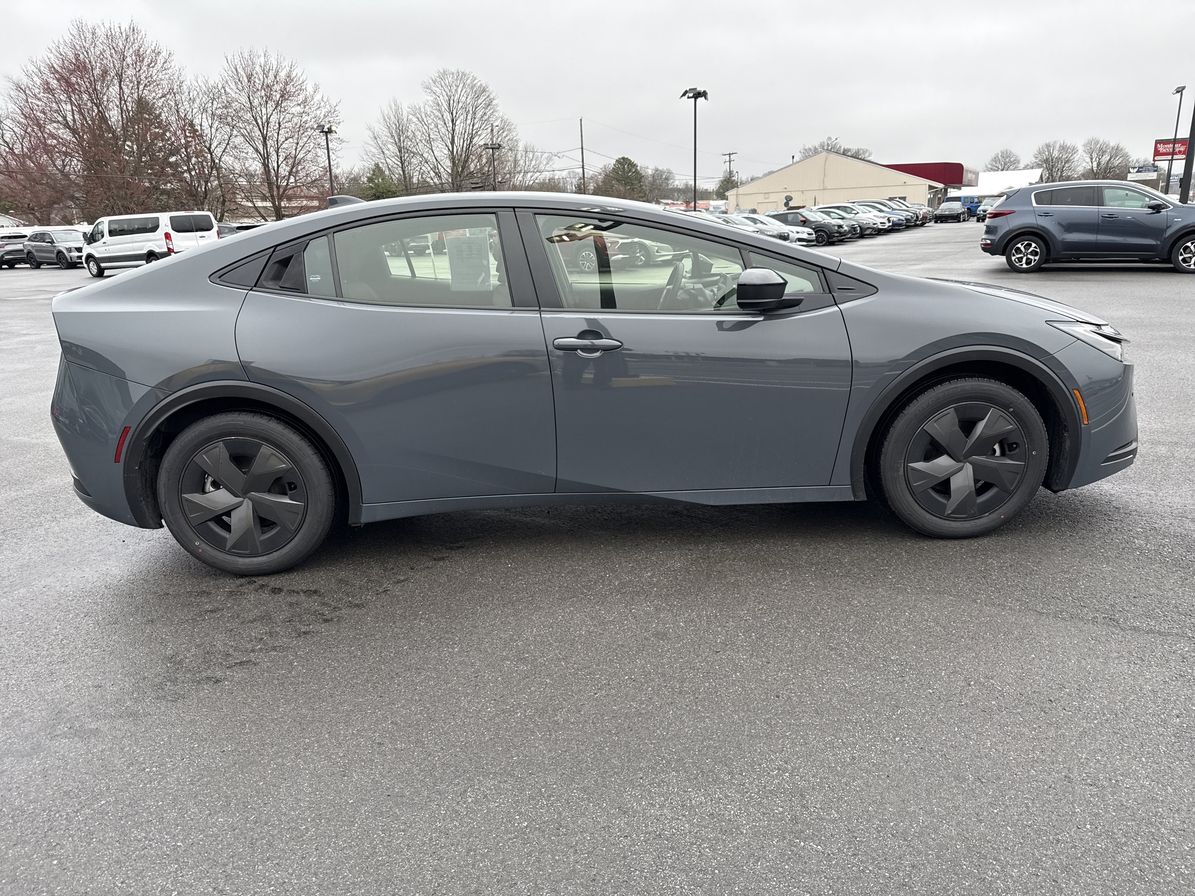 Used 2024 Toyota Prius LE FWD video 2