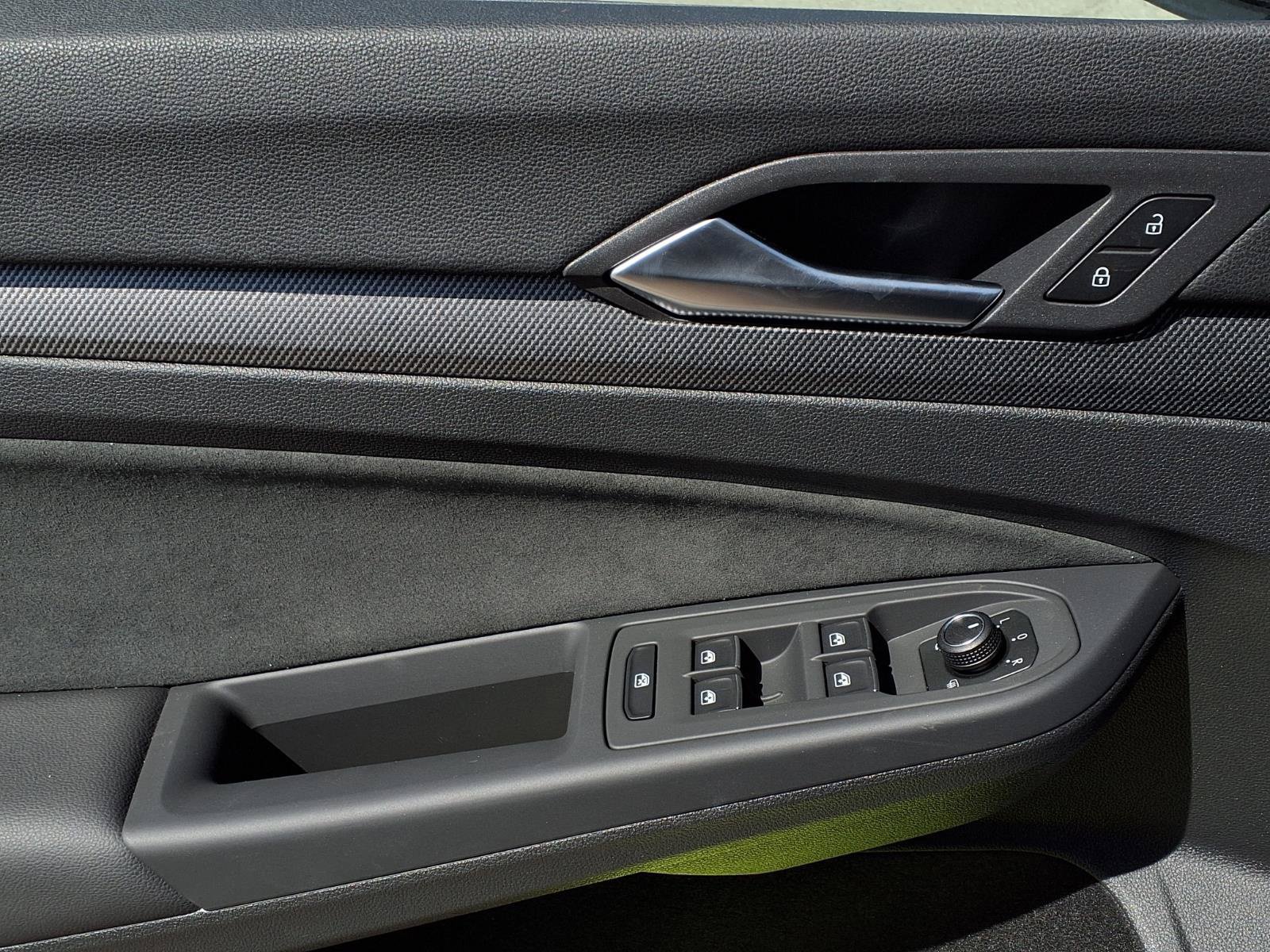 New 2026 Volkswagen GTI SE FWD image 17