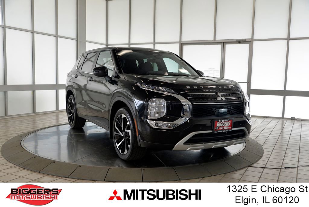 Used 2023 Mitsubishi Outlander SE image 1