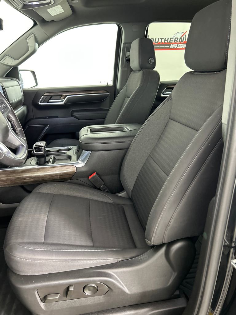 Used 2022 Chevrolet Silverado 1500 LT w/ Z71 Off-Road Package image 13