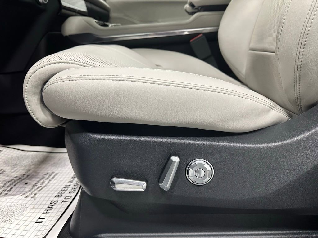 Used 2025 Lincoln Navigator L Reserve image 12