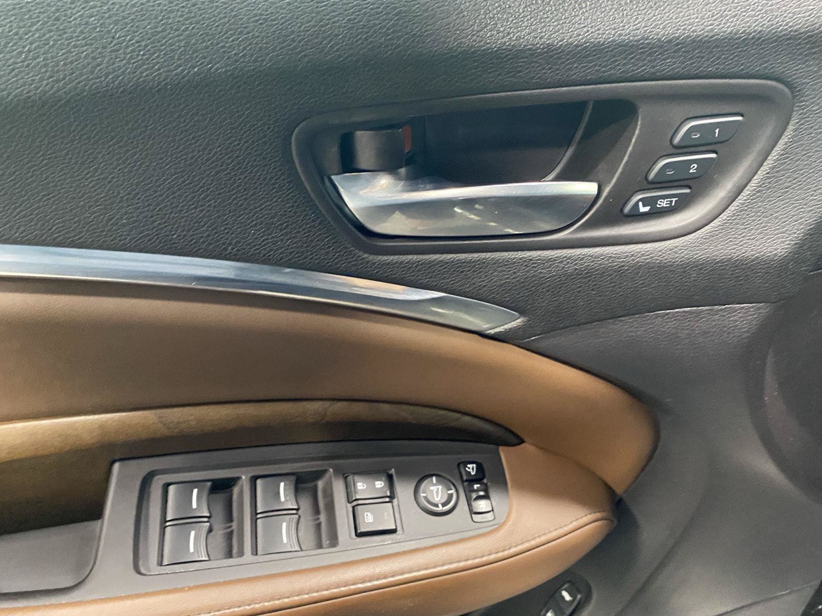 Used 2017 Acura MDX FWD w/ Advance Package image 18