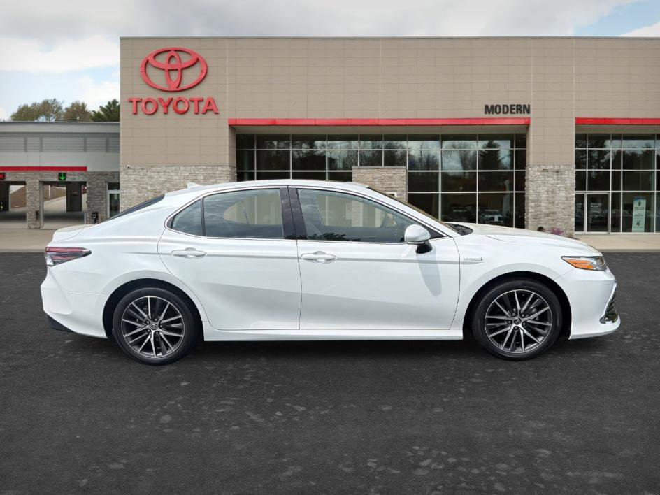 Used 2021 Toyota Camry XLE w/ Navigation Upgrade Package FWD image 4