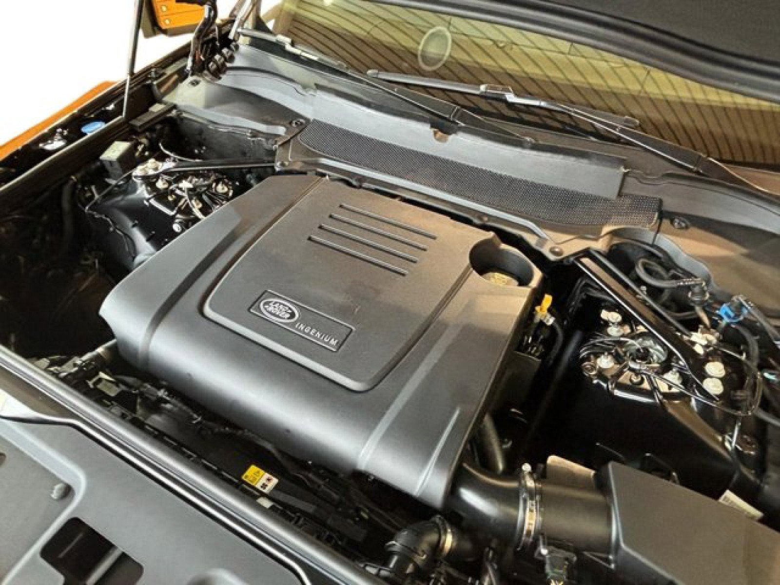 Certified 2024 Land Rover Discovery S image 8