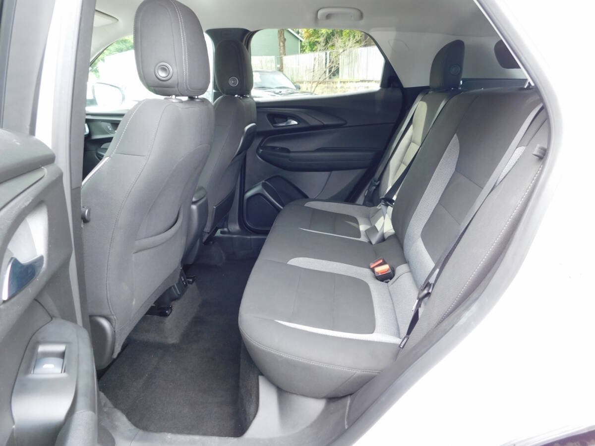 Used 2023 Chevrolet TrailBlazer LT w/ Convenience Package FWD image 6