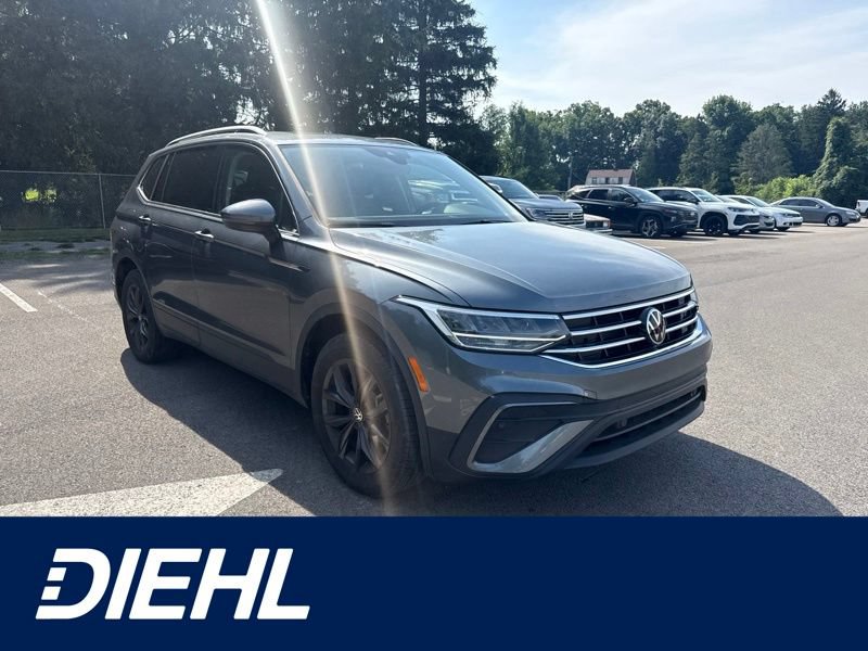 Used 2024 Volkswagen Tiguan SE AWD/4WD image 1